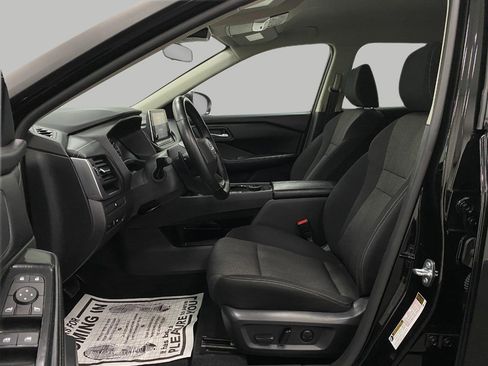 Certified 2025 Nissan Rogue SV image 29