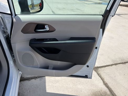 Used 2024 Chrysler Voyager LX FWD image 16