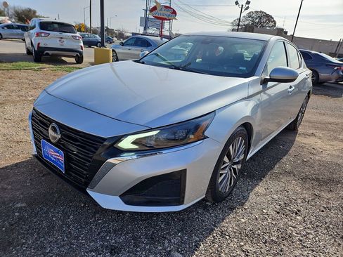 Used 2023 Nissan Altima 2.5 SV image 4