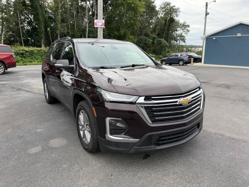Used 2023 Chevrolet Traverse LT AWD/4WD image 3