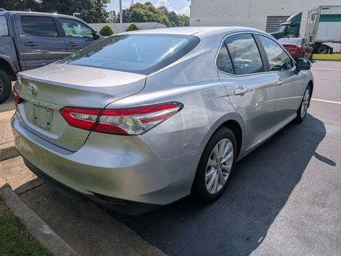 Used 2018 Toyota Camry LE FWD image 3