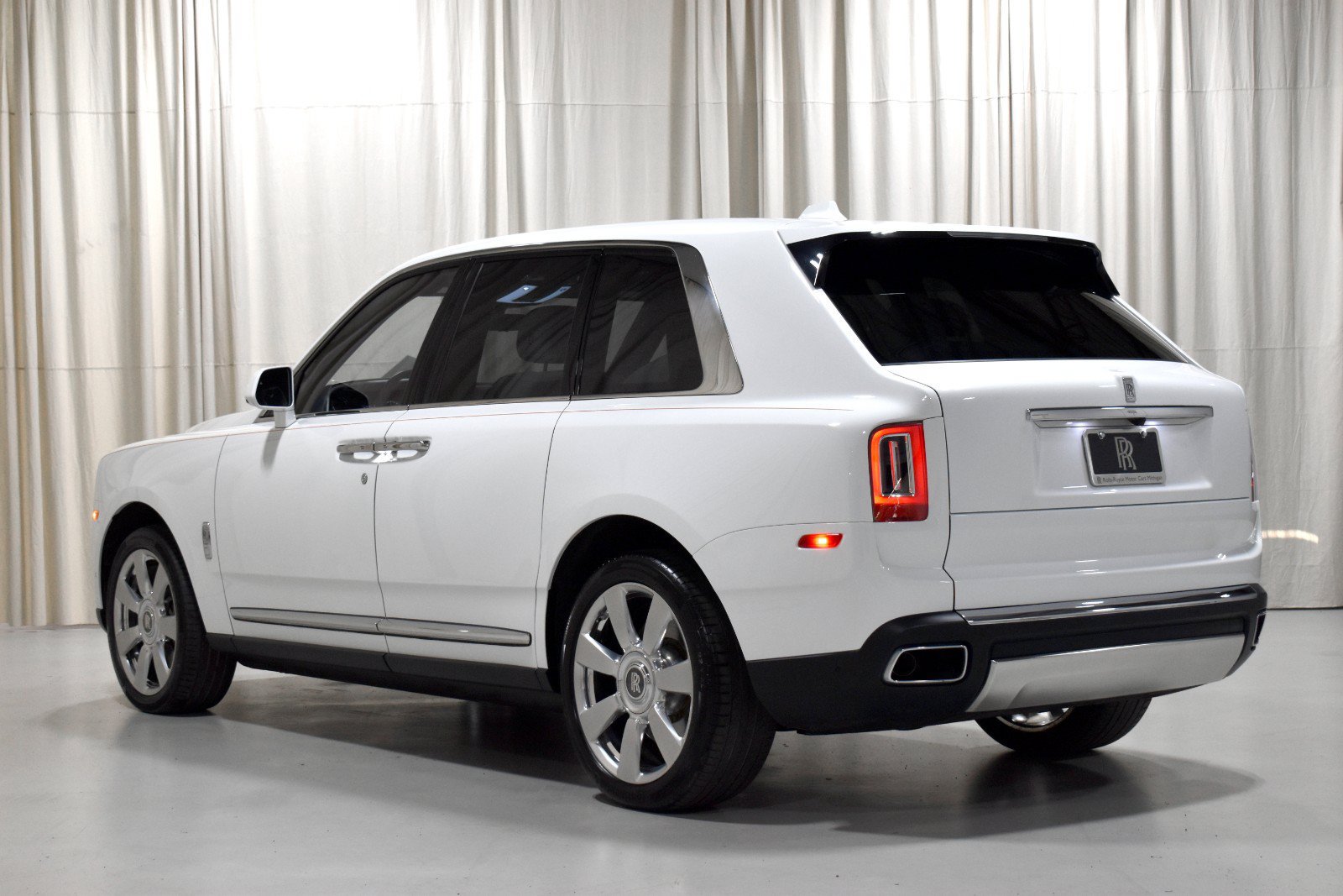 Certified 2023 Rolls-Royce Cullinan AWD/4WD image 8