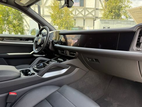 Certified 2025 Porsche Cayenne image 24