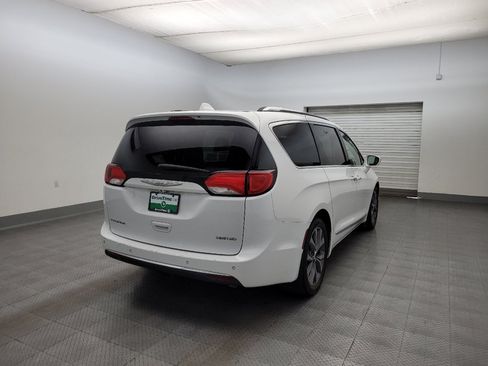 Used 2017 Chrysler Pacifica Limited FWD image 9
