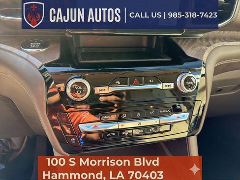 Used 2021 Ford Explorer Platinum w/ Equipment Group 601A AWD/4WD image 19
