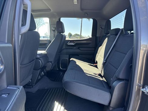 Used 2024 Chevrolet Silverado 1500 LT image 30