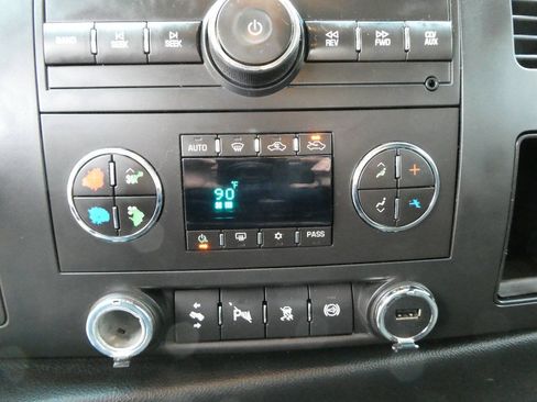 Used 2011 Chevrolet Silverado 2500 LT w/ Interior Plus Package AWD/4WD image 18