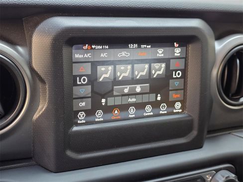 Used 2021 Jeep Gladiator Sport image 16