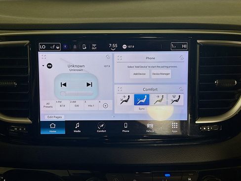 Used 2024 Chrysler Pacifica Touring-L image 19