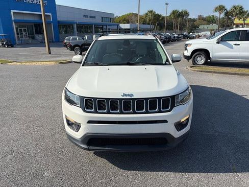 Used 2019 Jeep Compass Latitude w/ Popular Equipment Group FWD image 2