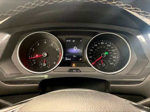 Used 2021 Volkswagen Tiguan SE image 19