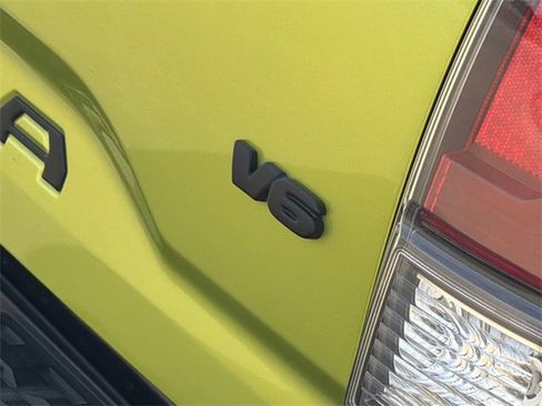 Used 2023 Toyota Tacoma TRD Off-Road image 11