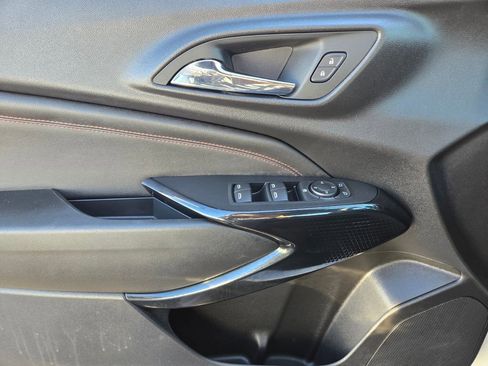 Used 2024 Chevrolet Trax RS w/ Sunroof Package image 18