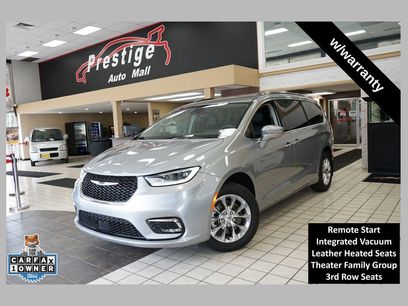 Used 2021 Chrysler Pacifica Touring-L w/ Uconnect Theater Family Group