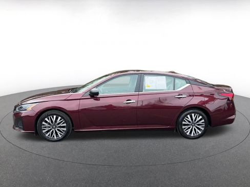 Used 2025 Nissan Altima 2.5 SV image 9