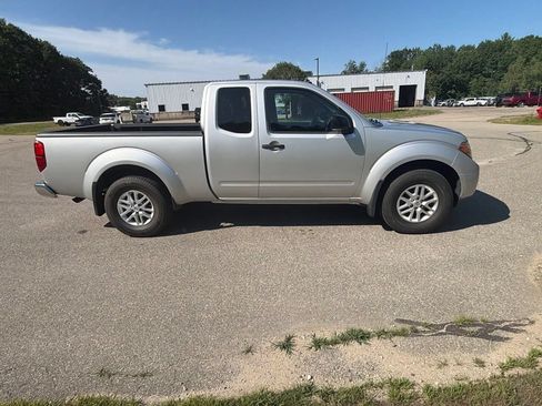 Used 2019 Nissan Frontier SV AWD/4WD image 3