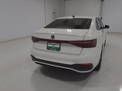 Used 2025 Volkswagen Jetta SE FWD image 7