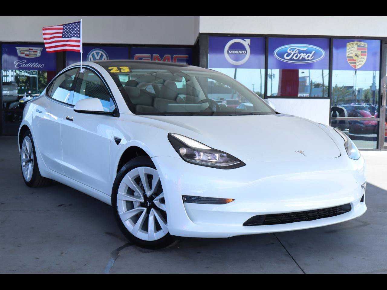 Used 2023 Tesla Model 3 Standard Range RWD image 1