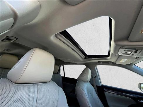Used 2020 Toyota Highlander Limited image 17