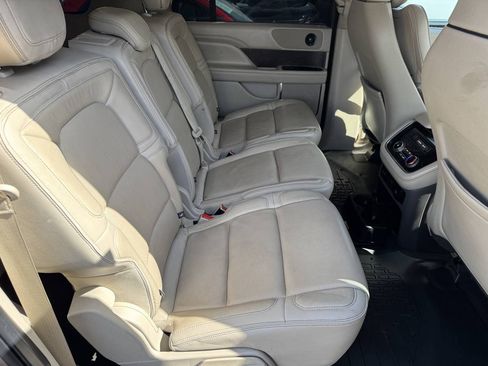 Used 2018 Lincoln Navigator L Select w/ Technology Package AWD/4WD image 14