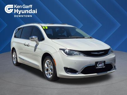 Used 2017 Chrysler Pacifica Limited w/ UConnect Theater Package