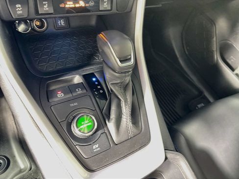 Used 2024 Toyota RAV4 XSE w/ Weather Package AWD/4WD image 17