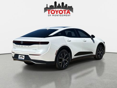 Used 2024 Toyota Crown Limited image 3