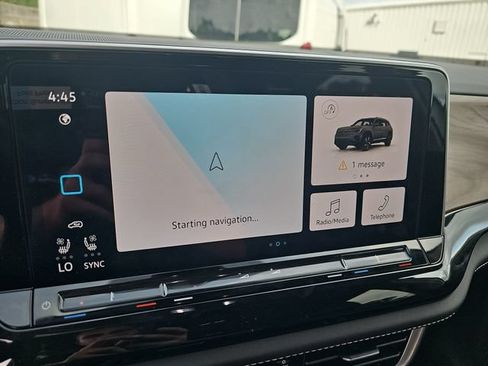 Used 2025 Volkswagen Atlas SE FWD image 19