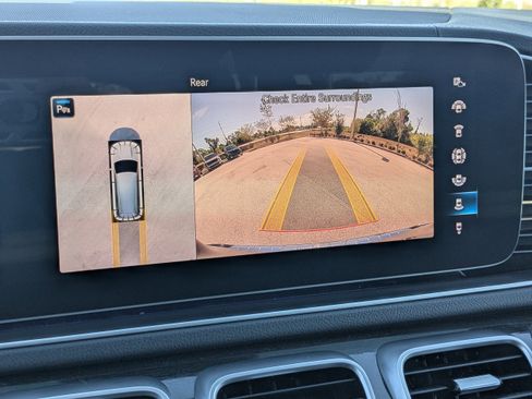 Used 2020 Mercedes-Benz GLS 450 4MATIC image 25