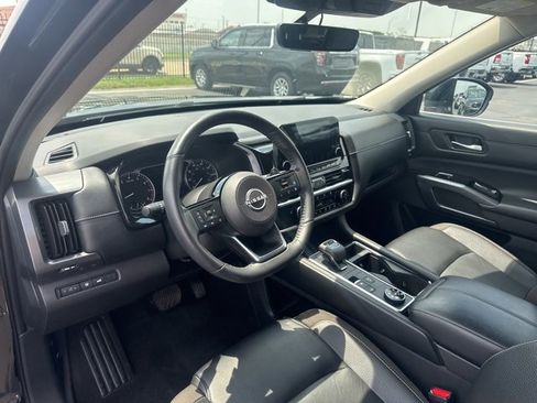 Used 2023 Nissan Pathfinder SL image 11