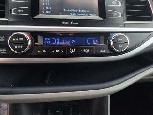 Used 2015 Toyota Highlander Plus image 26