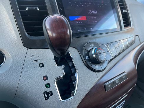 Used 2014 Toyota Sienna Limited w/ Limited Premium Package AWD/4WD image 23