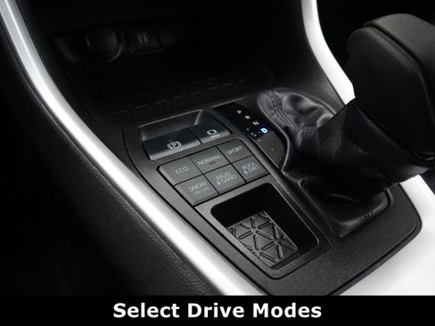 Used 2023 Toyota RAV4 XLE image 28