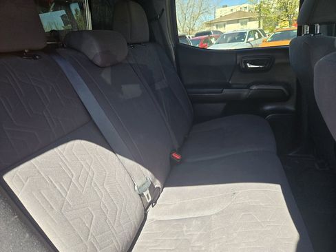 Used 2018 Toyota Tacoma TRD Sport w/ Technology Package image 34