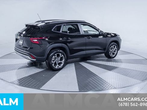 Used 2025 Chevrolet Trax LT FWD image 10