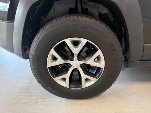 Used 2018 Jeep Cherokee Trailhawk w/ Quick Order Package 27L AWD/4WD image 35