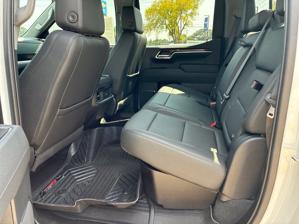 Used 2026 Chevrolet Silverado 1500 LT Trail Boss w/ LT Trail Boss Premium Package AWD/4WD image 13