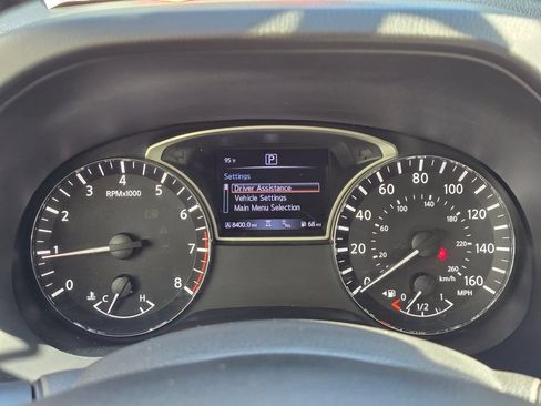 Used 2020 Nissan Pathfinder SL FWD image 16