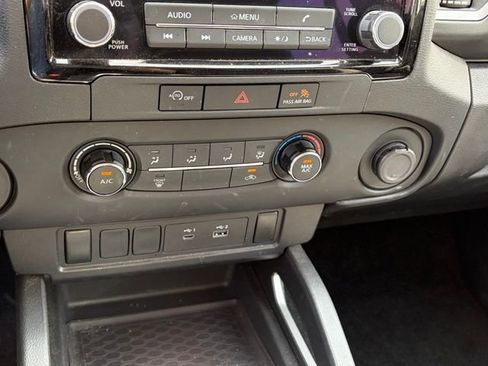 Used 2024 Nissan Frontier SV image 21