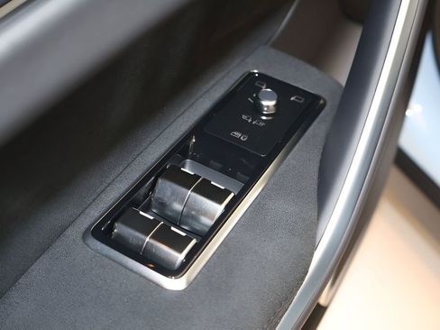 New 2026 Jaguar F-PACE SVR image 8