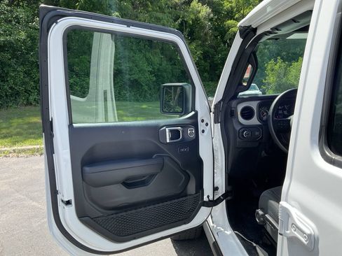 Used 2024 Jeep Gladiator Sport AWD/4WD image 28