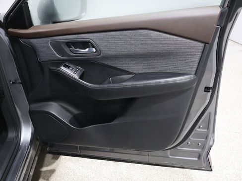 Used 2023 Nissan Rogue SV image 23