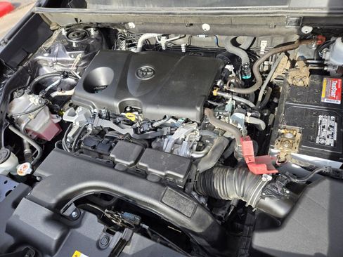 Used 2021 Toyota RAV4 LE image 16