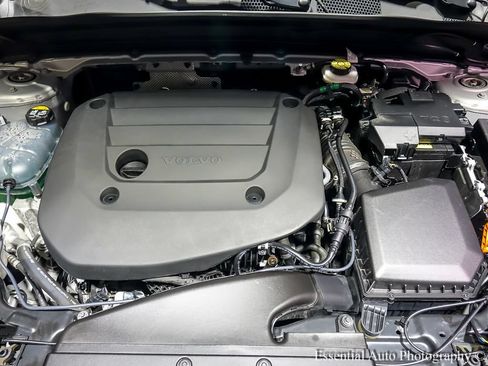 Used 2025 Volvo XC40 B5 Plus AWD/4WD image 33