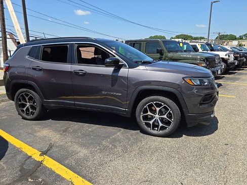 Certified 2024 Jeep Compass Limited AWD/4WD image 5