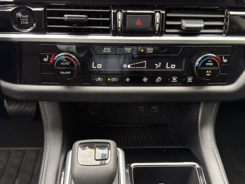 Used 2025 Nissan Pathfinder SV FWD image 18