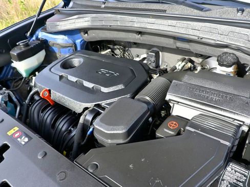 Used 2020 Hyundai Santa Fe SE w/ Cargo Package image 28