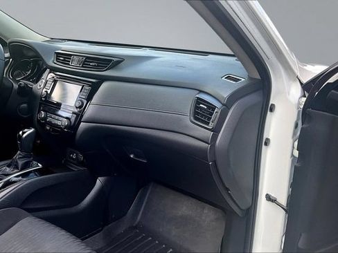 Used 2020 Nissan Rogue SV FWD image 26
