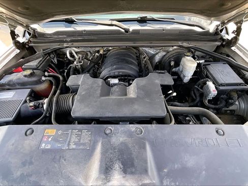 Used 2015 Chevrolet Suburban LT RWD image 30