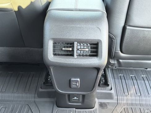 Used 2023 GMC Terrain SLT w/ Infotainment Package II image 28